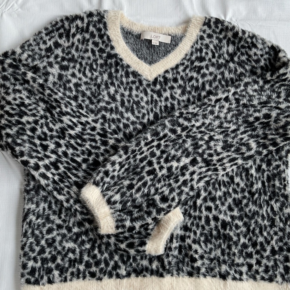 Loft leopard pint, v neck sweater. Size XL